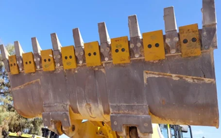 Balde de cargador con elementos de desgaste nuevos